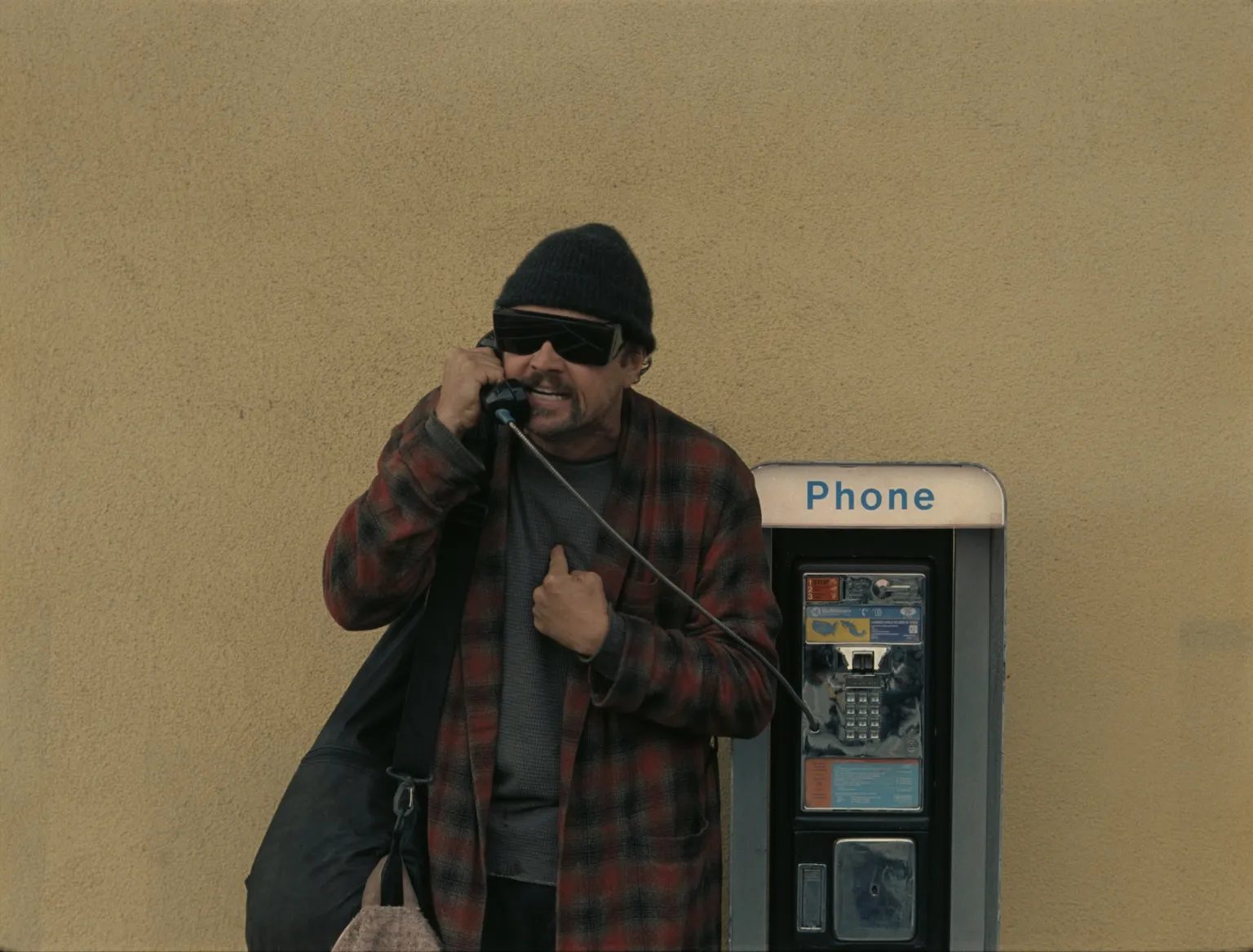 Leonardo-DiCaprio-payphone-OneBattleAfterAnother-00364245